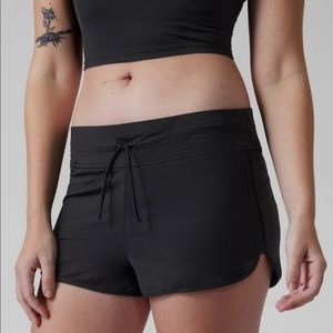 NWT Athleta Kata Surge Short. Small. Black